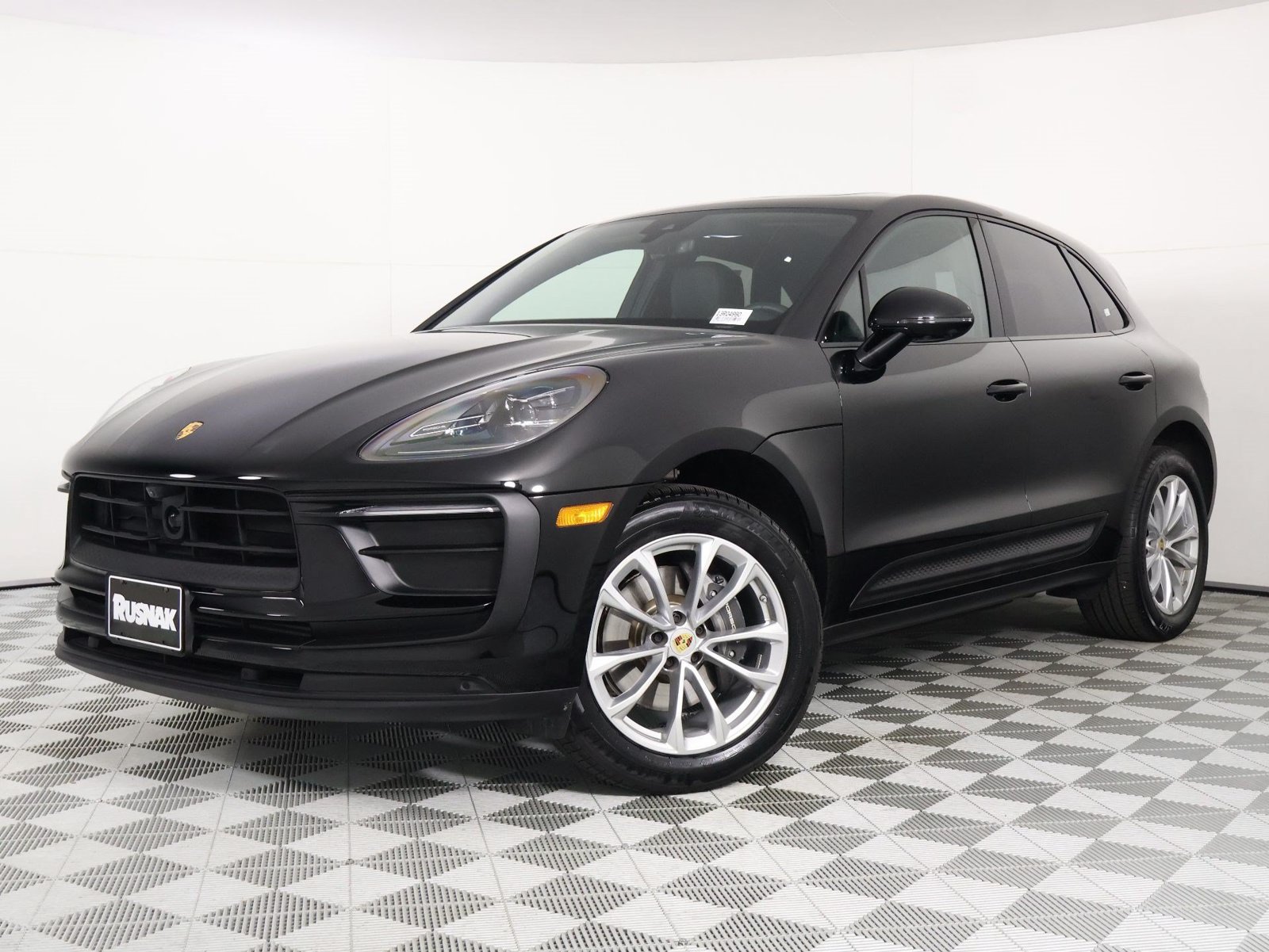 Certified 2026 Porsche Macan AWD/4WD image 35