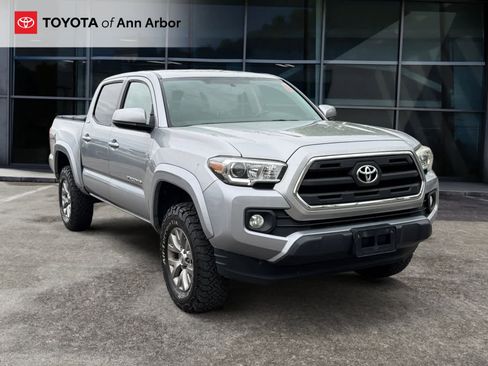 Used 2017 Toyota Tacoma SR5 w/ Tow Package AWD/4WD image 1
