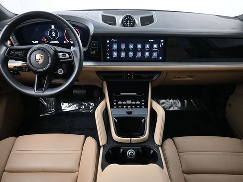 Certified 2024 Porsche Cayenne image 6