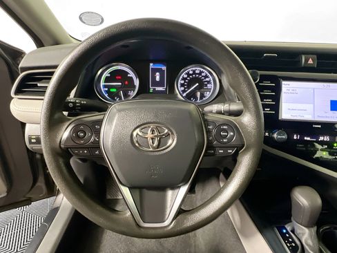 Used 2020 Toyota Camry LE image 17