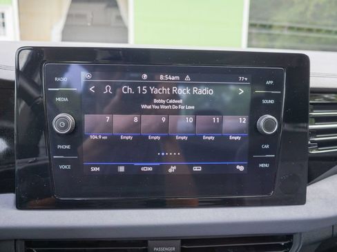 Used 2025 Volkswagen Jetta SE FWD image 19