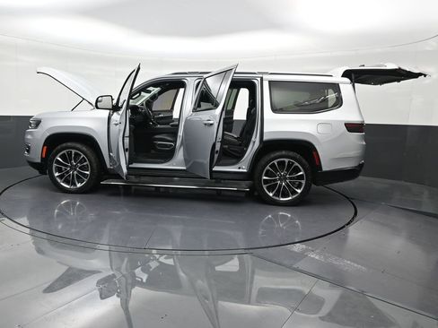 Used 2022 Jeep Wagoneer Series III w/ Premium Group I image 34