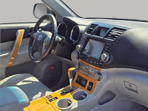 Used 2010 Toyota Highlander Limited AWD/4WD image 29