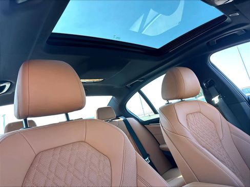 Used 2023 BMW 540i w/ Convenience Package RWD image 27