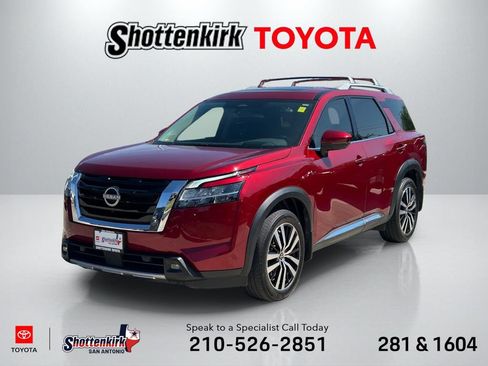 Used 2024 Nissan Pathfinder Platinum FWD image 1