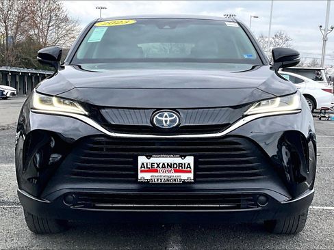 Used 2023 Toyota Venza LE image 3