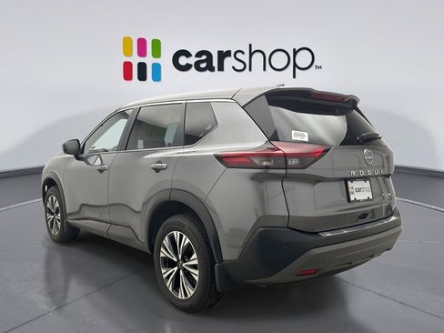 Used 2023 Nissan Rogue SV image 3