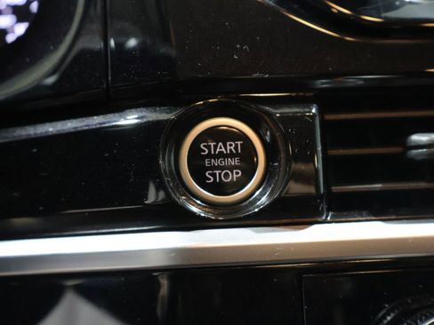 Used 2022 Nissan Pathfinder S AWD/4WD image 25