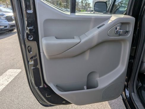 Used 2020 Nissan Frontier SV image 26