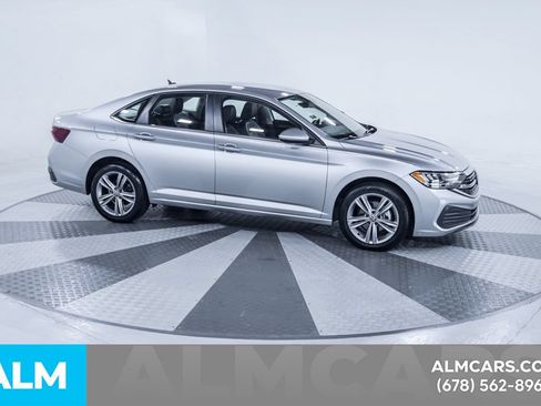 Used 2024 Volkswagen Jetta SE FWD image 13