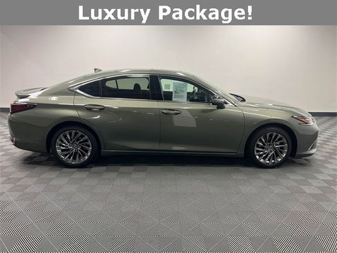 Certified 2025 Lexus ES 300h w/ Luxury Package image 4