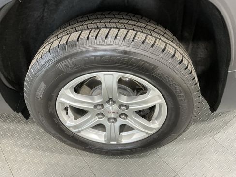 Used 2019 GMC Acadia SLE w/ LPO, Floor Liner Package image 30