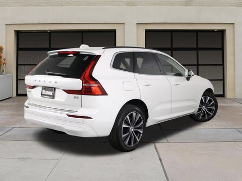 Certified 2022 Volvo XC60 B5 Momentum w/ Climate Package FWD image 4