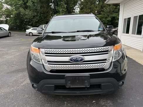 Used 2014 Ford Explorer XLT w/ Equipment Group 202A AWD/4WD image 2