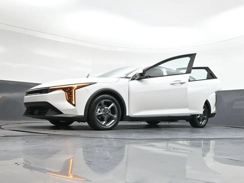 Used 2025 Kia K4 FWD image 45