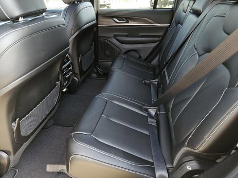 New 2025 Jeep Grand Cherokee Limited image 25