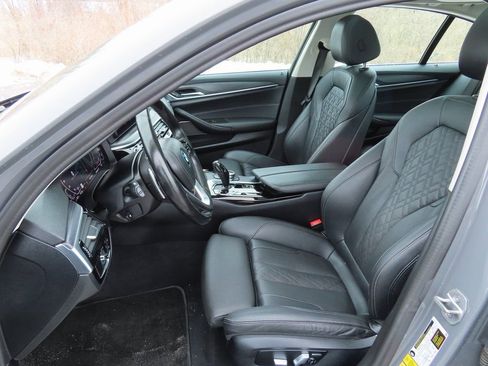 Used 2022 BMW 530e xDrive 530e iPerformance w/ Premium Package image 28