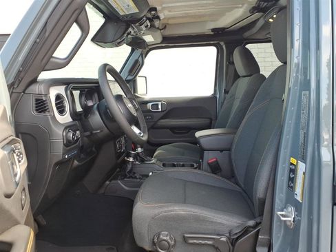 Used 2025 Jeep Wrangler Unlimited Sahara image 12