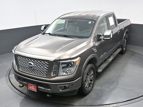Used 2017 Nissan Titan Platinum Reserve image 33