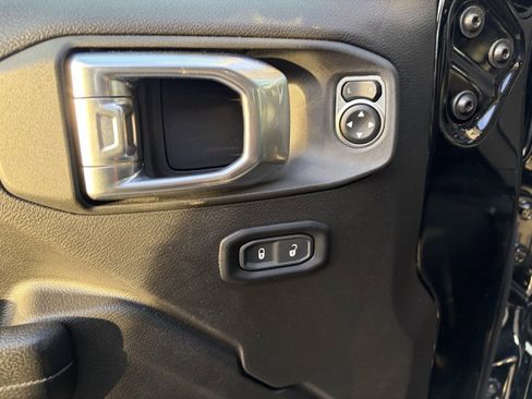 Used 2024 Jeep Wrangler Unlimited w/ LED Headlamp & Fog Lamp Group image 10