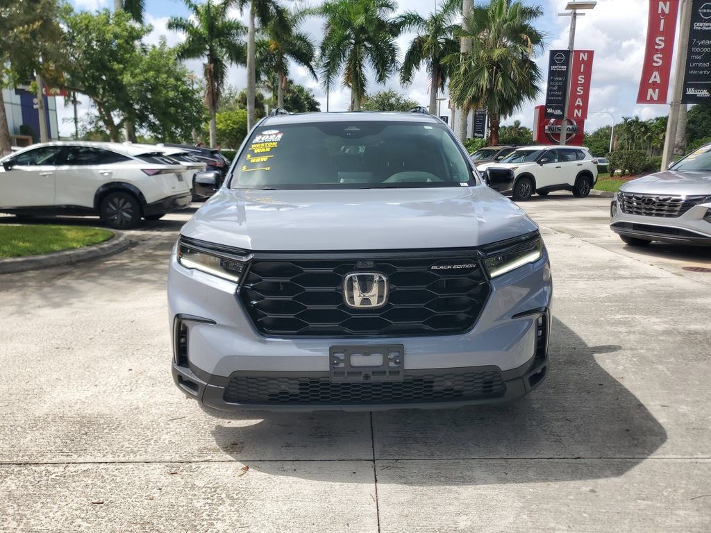 Used 2025 Honda Pilot Black Edition image 2