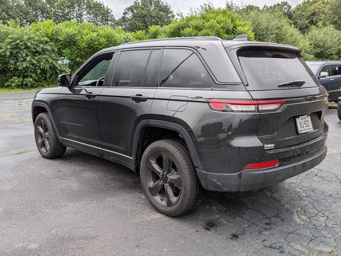 Certified 2024 Jeep Grand Cherokee Limited w/ Black Appearance Package image 6