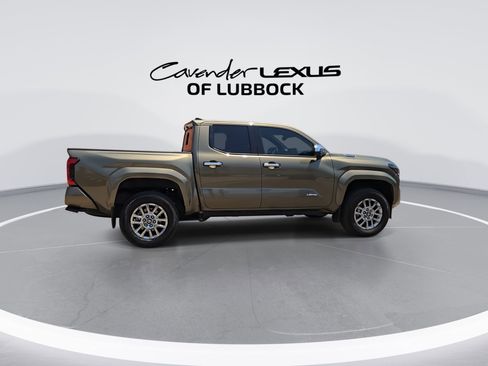 Used 2025 Toyota Tacoma Limited AWD/4WD image 9