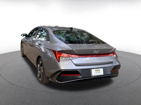 Used 2025 Hyundai Elantra Limited image 5