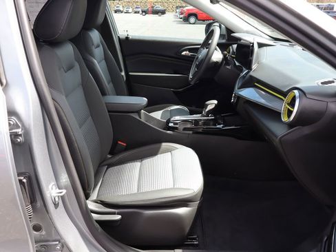 Used 2024 Chevrolet Trax LT image 19