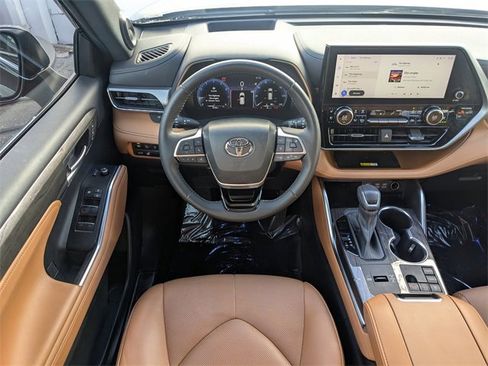Used 2023 Toyota Highlander Platinum image 20
