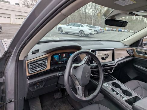 Used 2024 Volkswagen Atlas SE AWD/4WD image 9