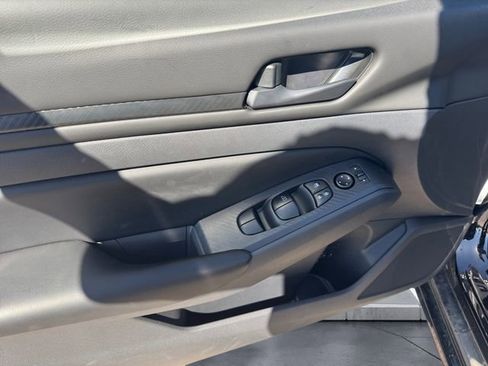 Used 2025 Nissan Altima 2.5 S image 12