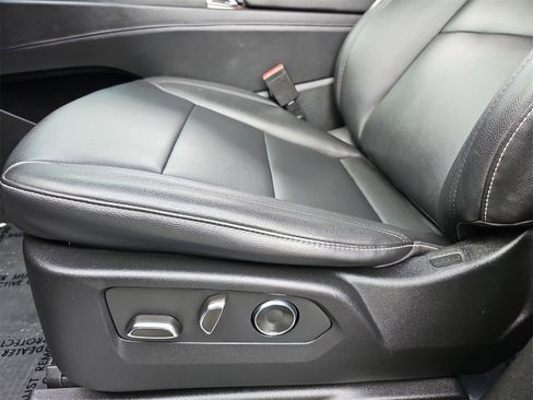 Used 2022 Cadillac Escalade Luxury image 32