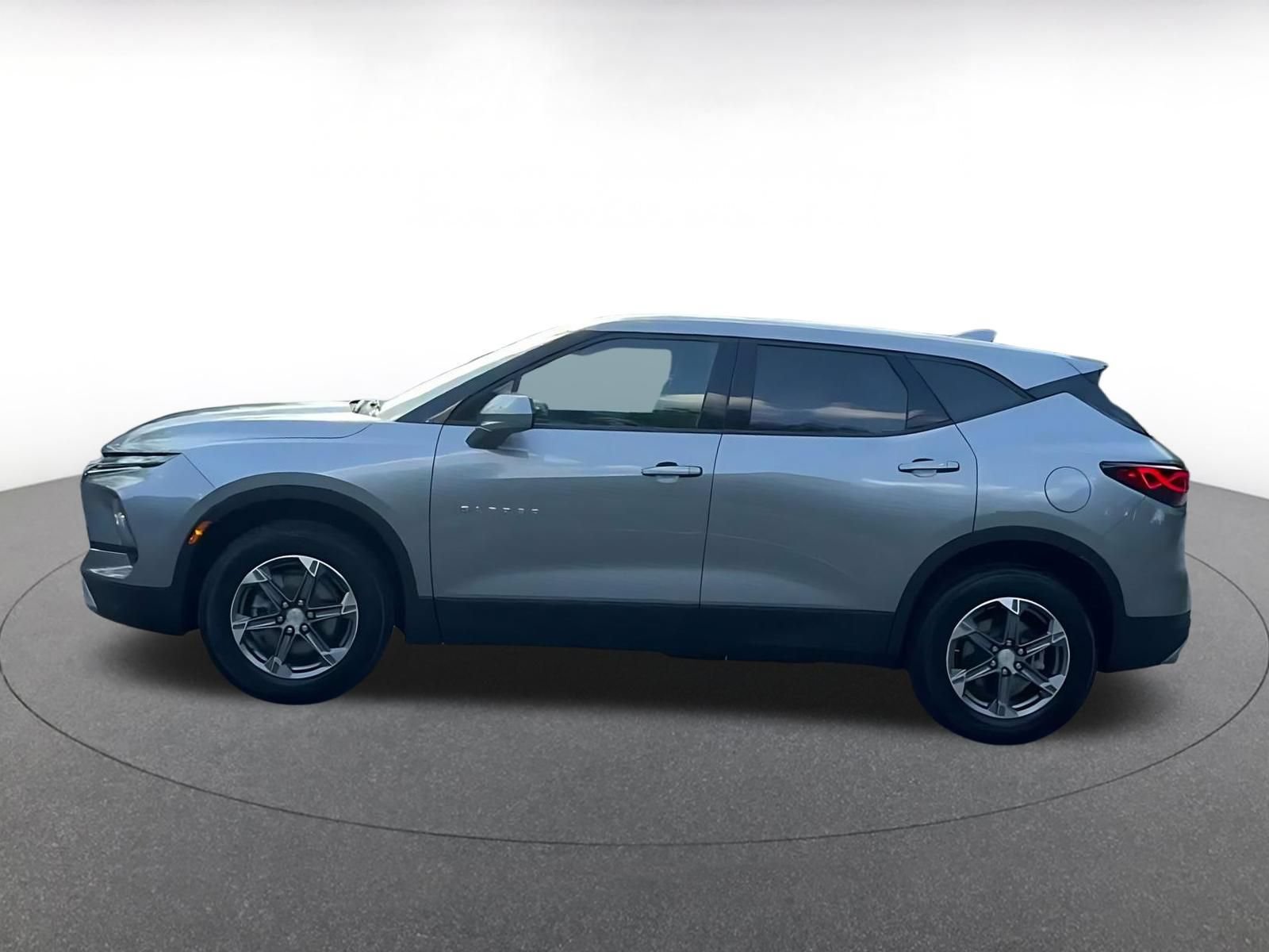 Used 2025 Chevrolet Blazer LT FWD image 8
