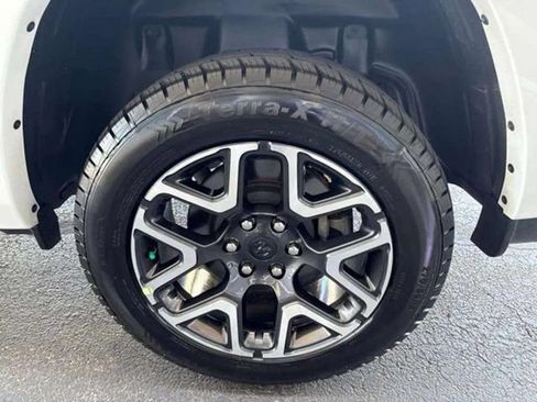 Used 2025 RAM 1500 Laramie AWD/4WD image 10
