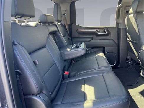 Used 2025 GMC Sierra 1500 SLT image 18