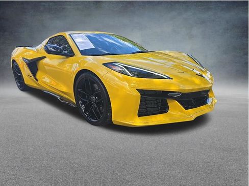 Used 2025 Chevrolet Corvette Z06 RWD image 3