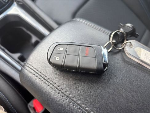 Used 2025 Jeep Compass Latitude AWD/4WD image 21