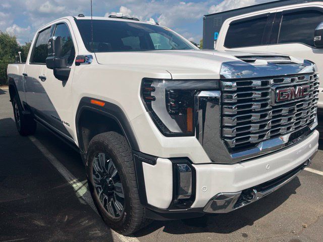 Used 2024 GMC Sierra 2500 Denali w/ Denali Reserve Package AWD/4WD image 2