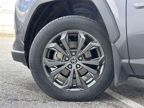 Used 2022 Toyota RAV4 XLE Premium AWD/4WD image 8