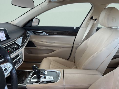 Used 2019 BMW 740i RWD image 14