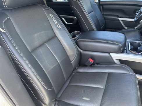 Used 2018 Nissan Titan PRO-4X w/ Pro-4x Convenience Package AWD/4WD image 35