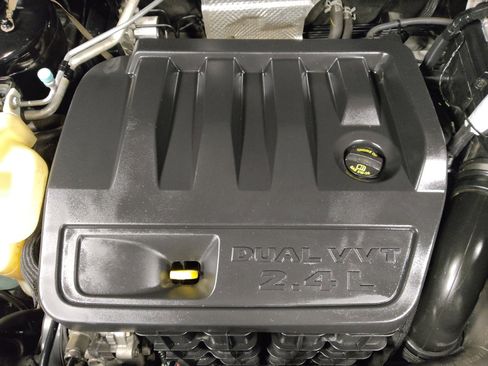 Used 2017 Jeep Compass Latitude FWD image 30