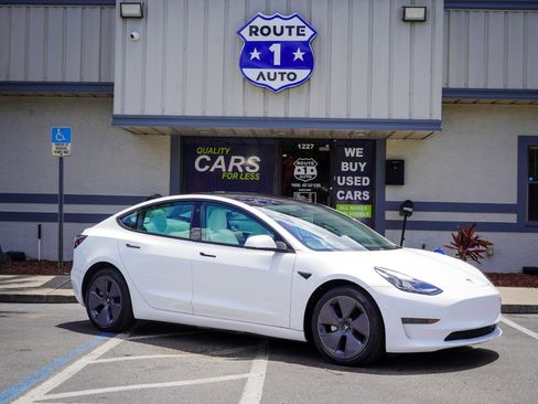 Used 2023 Tesla Model 3 Standard Range RWD image 5