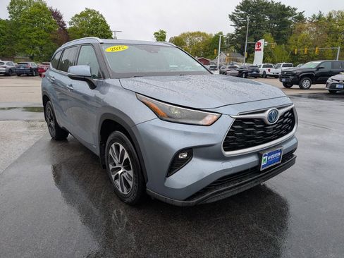 Used 2022 Toyota Highlander XLE AWD/4WD image 8