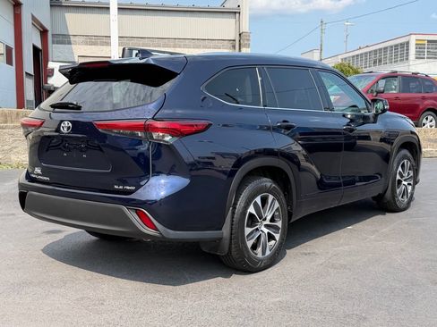 Used 2020 Toyota Highlander XLE AWD/4WD image 26