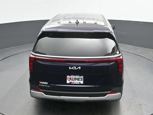 Used 2025 Kia Carnival FWD image 31