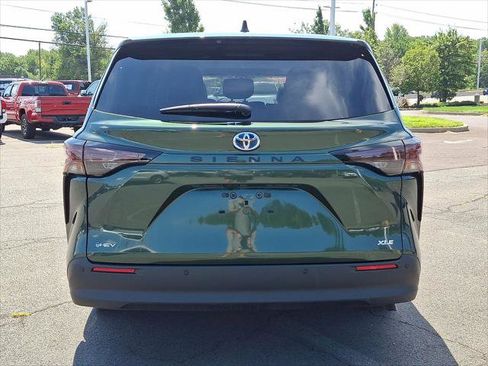 Certified 2025 Toyota Sienna XLE FWD image 24