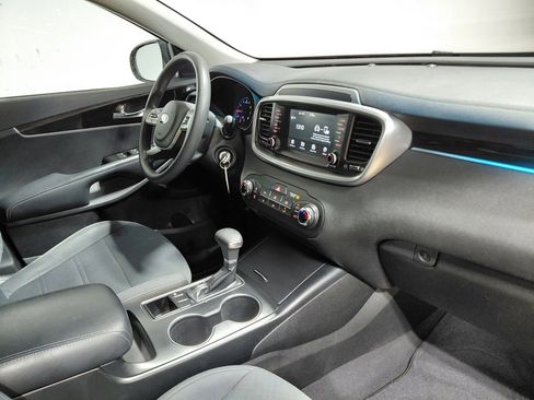Used 2019 Kia Sorento L image 24