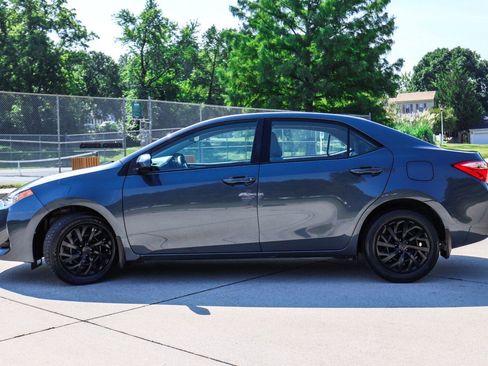 Used 2017 Toyota Corolla LE w/ Carpet Mat Package (TMS) FWD image 4